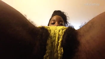 Black beauty experiences intense orgasmic release