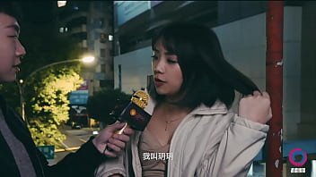 Commissioner Yueyue's candid chat with a street vendor